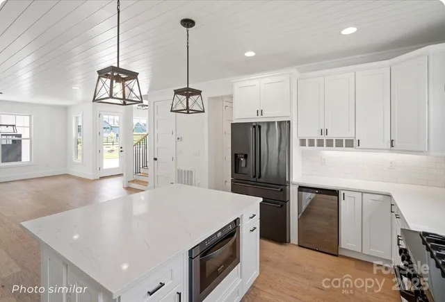 $1,300,000 | 184 Mavrick Drive, Mills River, NC 28759