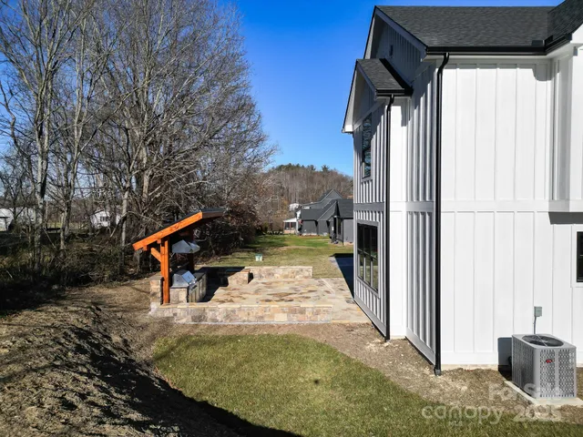 $1,300,000 | 184 Mavrick Drive, Mills River, NC 28759