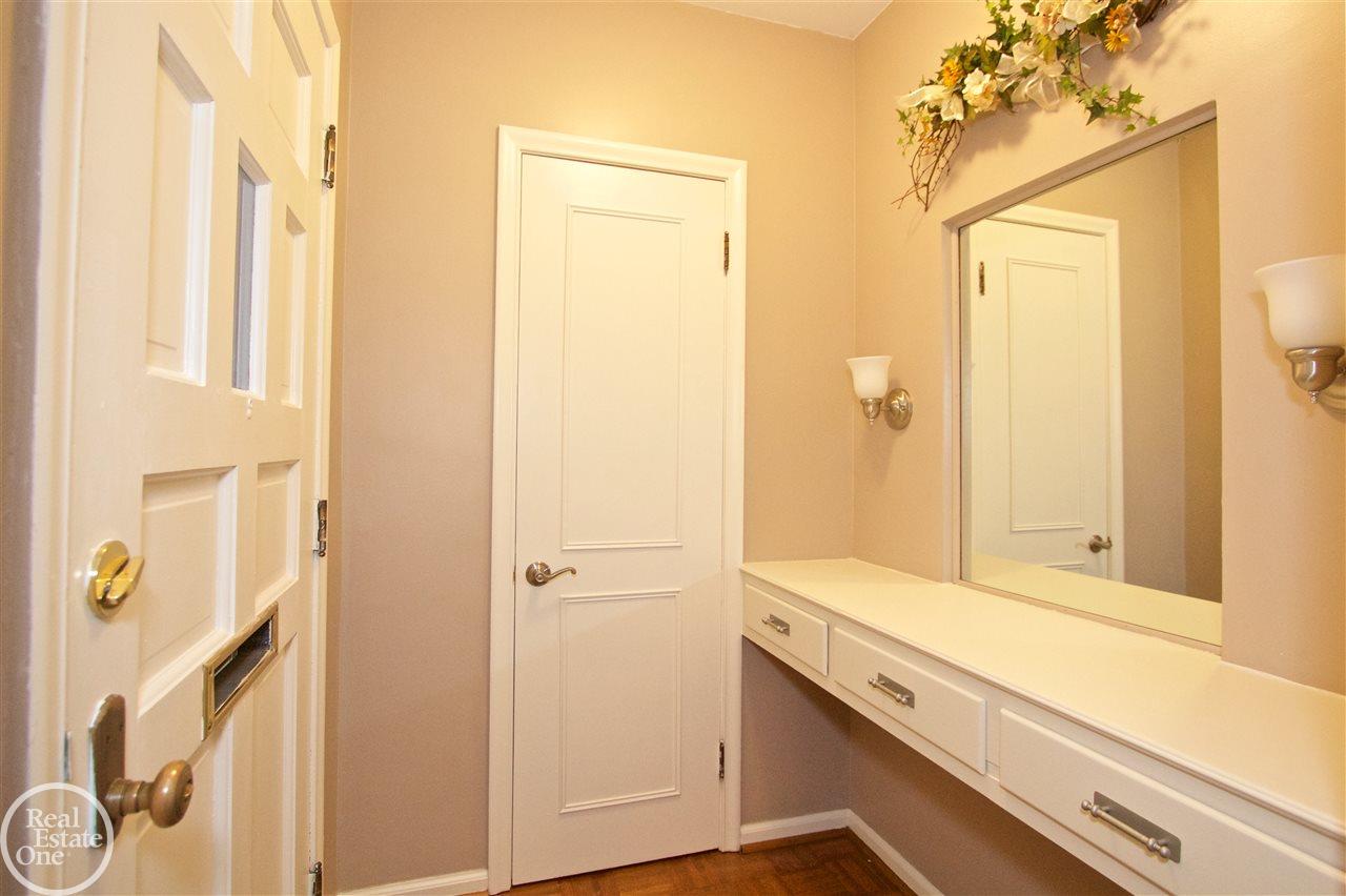 974 North Renaud Road Grosse Pointe, MI 48236 - Photo 7 of 50 31340709-6.JPG
