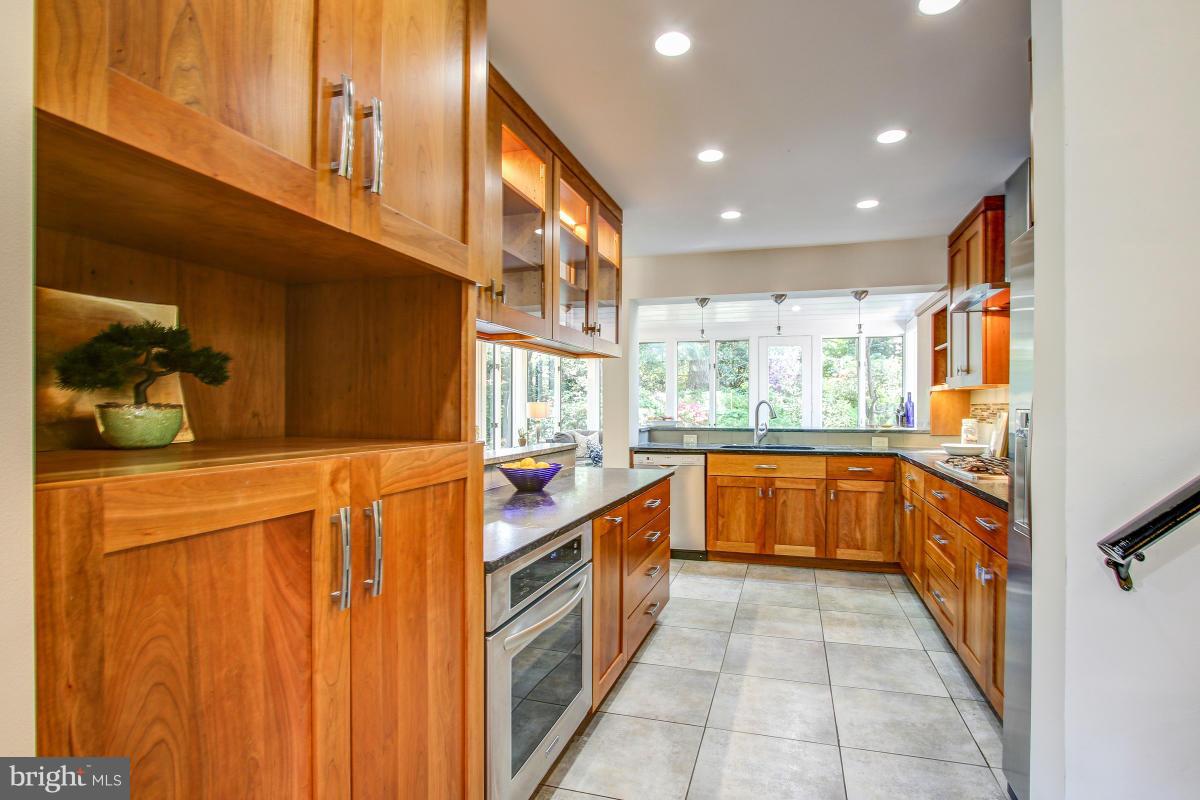 6502 Stoneham Road Bethesda, MD 20817 - Photo 11 of 30 Kitchen