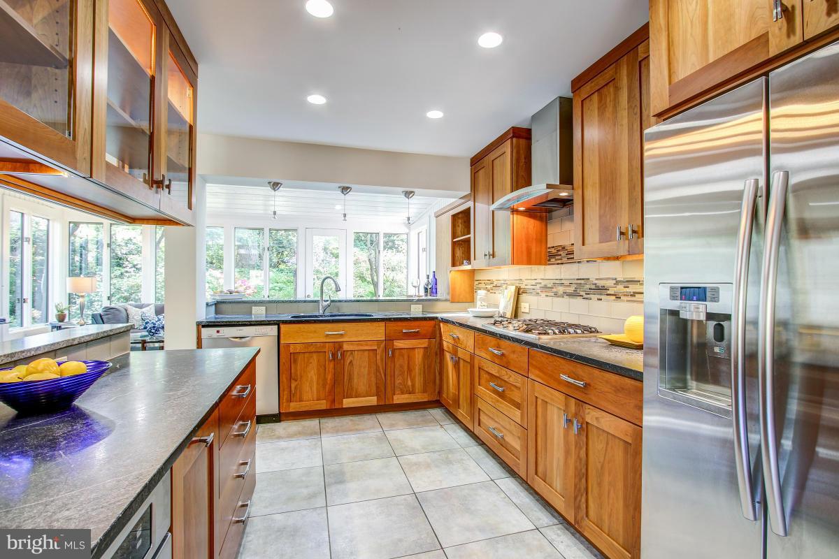 6502 Stoneham Road Bethesda, MD 20817 - Photo 12 of 30 Kitchen