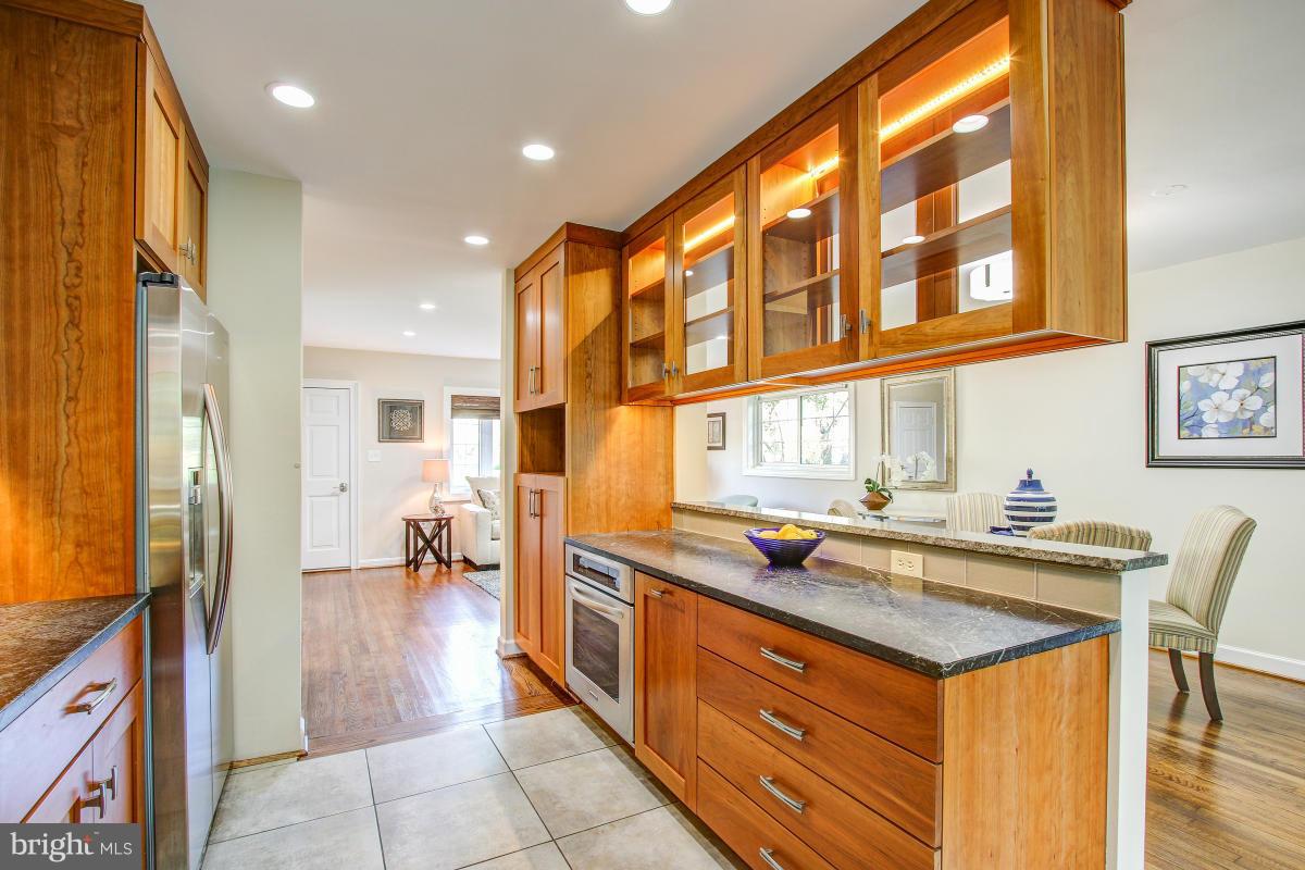 6502 Stoneham Road Bethesda, MD 20817 - Photo 13 of 30 Kitchen