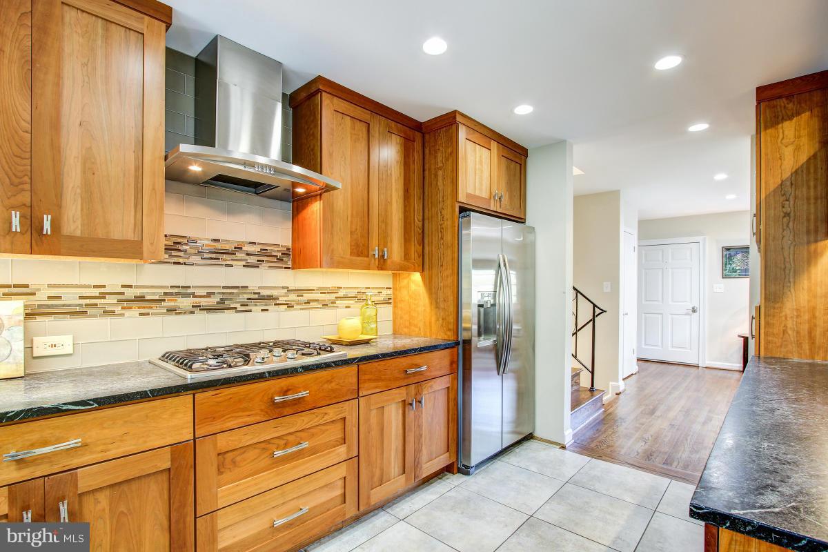 6502 Stoneham Road Bethesda, MD 20817 - Photo 14 of 30 Kitchen