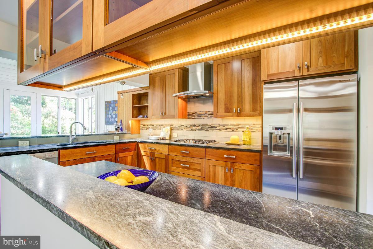 6502 Stoneham Road Bethesda, MD 20817 - Photo 15 of 30 Kitchen
