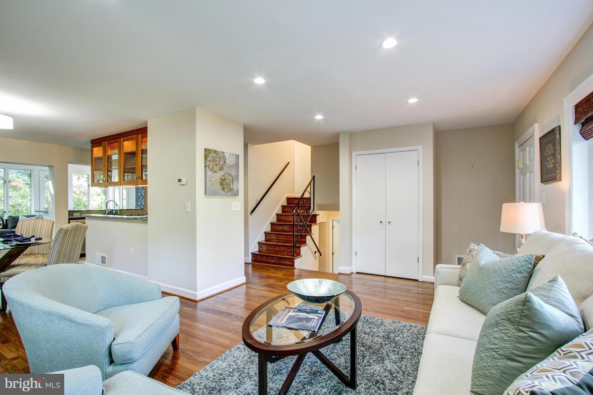 6502 Stoneham Road Bethesda, MD 20817 - Photo 5 of 30 Living Room