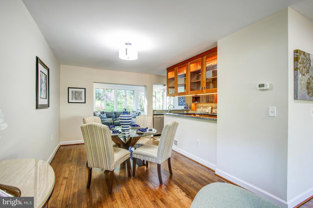 6502 Stoneham Road Bethesda, MD 20817 - Photo 7 of 30 Dining Room