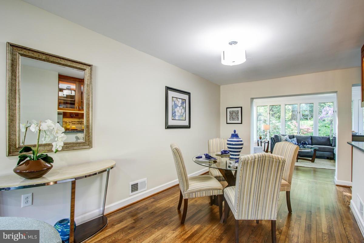 6502 Stoneham Road Bethesda, MD 20817 - Photo 8 of 30 Dining Room