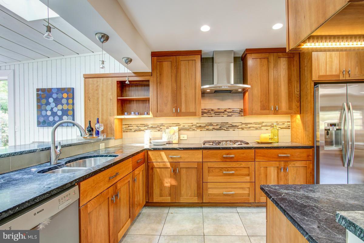 6502 Stoneham Road Bethesda, MD 20817 - Photo 10 of 30 Kitchen