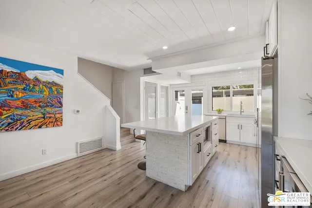 a view of entryway and kitchen