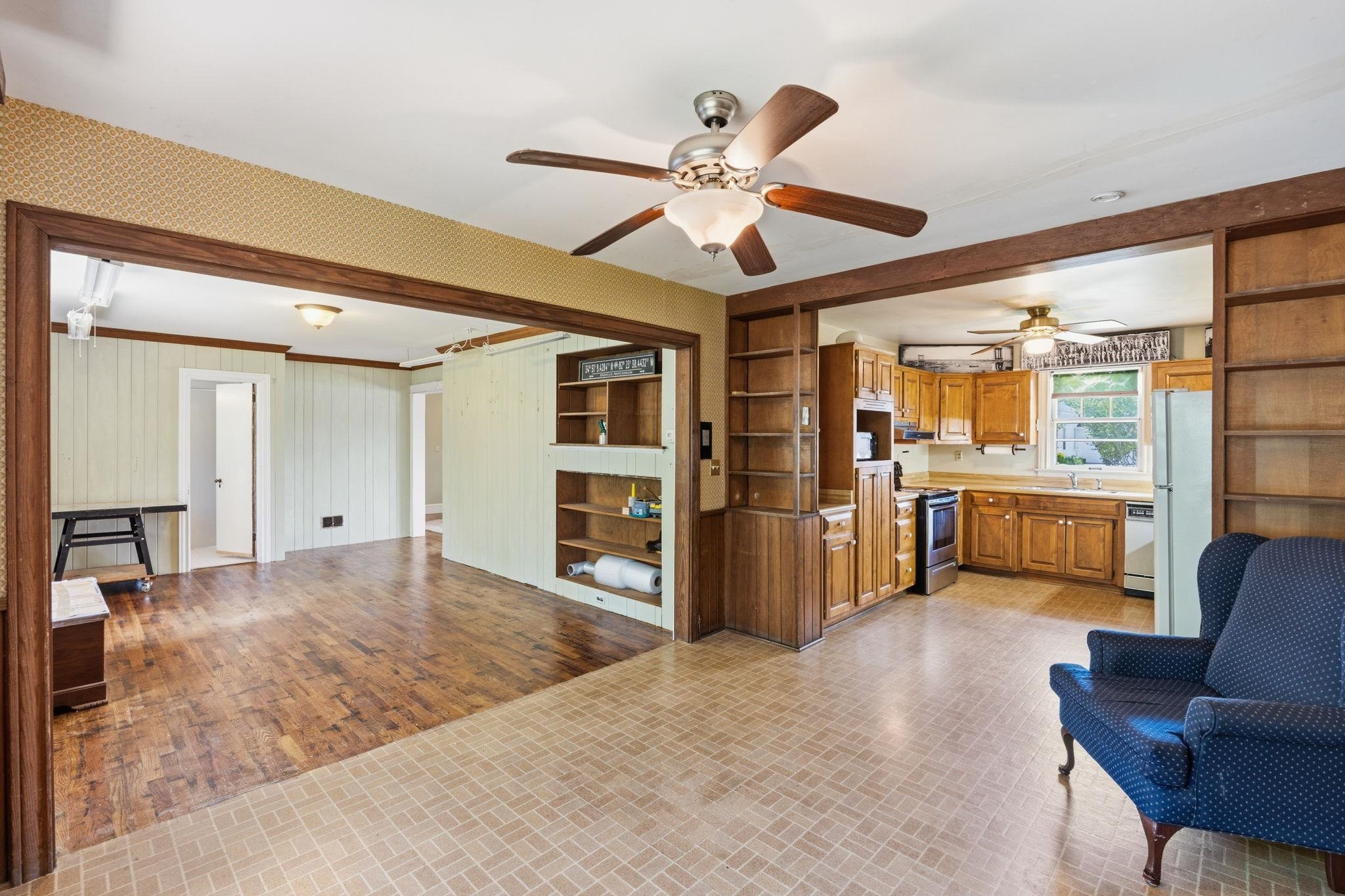 110 West Main Street Duncan, SC 29334 - Photo 5 of 44