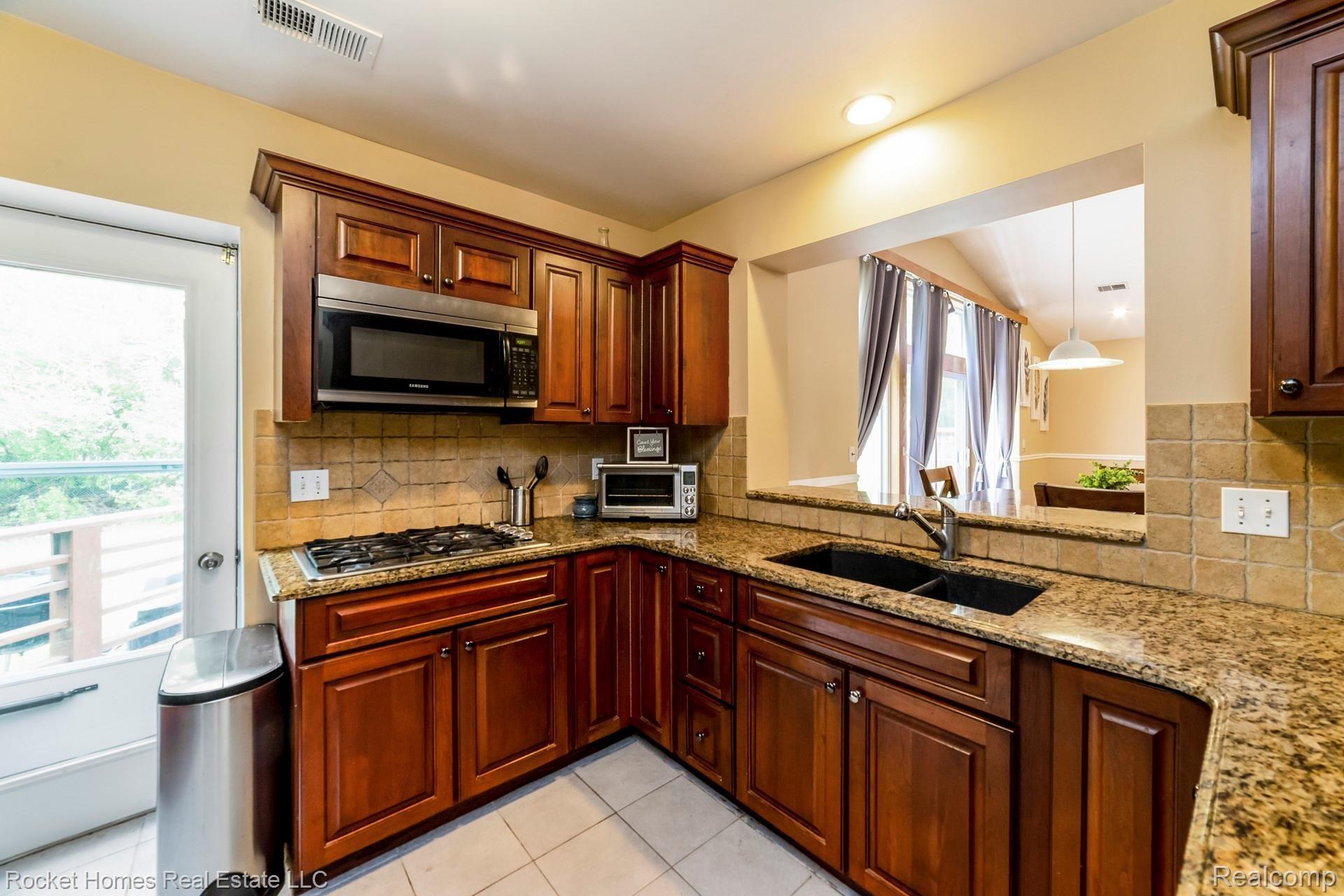 6920 Drake Road West Bloomfield, MI 48322 - Photo 10 of 26 009-photo-kitchen-7088843.jpg