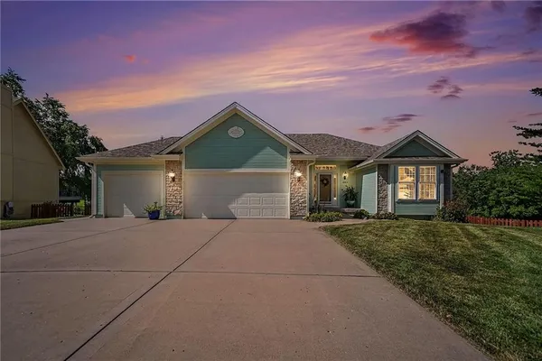 $475,000 | 2004 Northeast 196th Place, Smithville, MO 64089