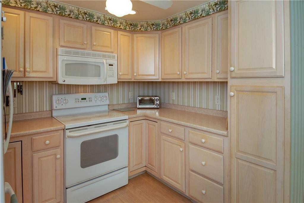 Nice Kitchen with Good Cabinet Space