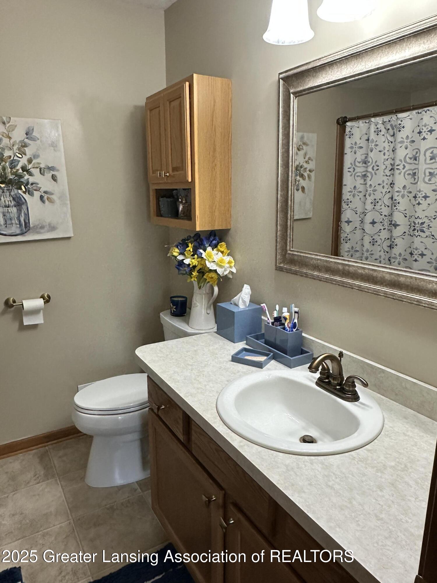 1032 Robins Road Lansing, MI 48917 - Photo 9 of 12 PrimaryBath
