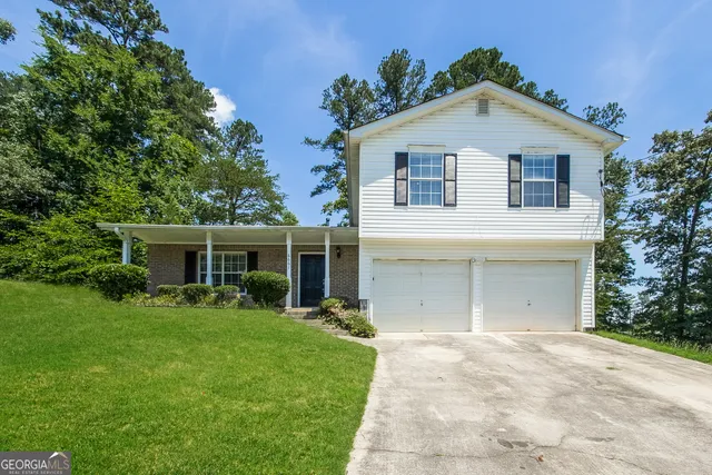 front view of house with a yard