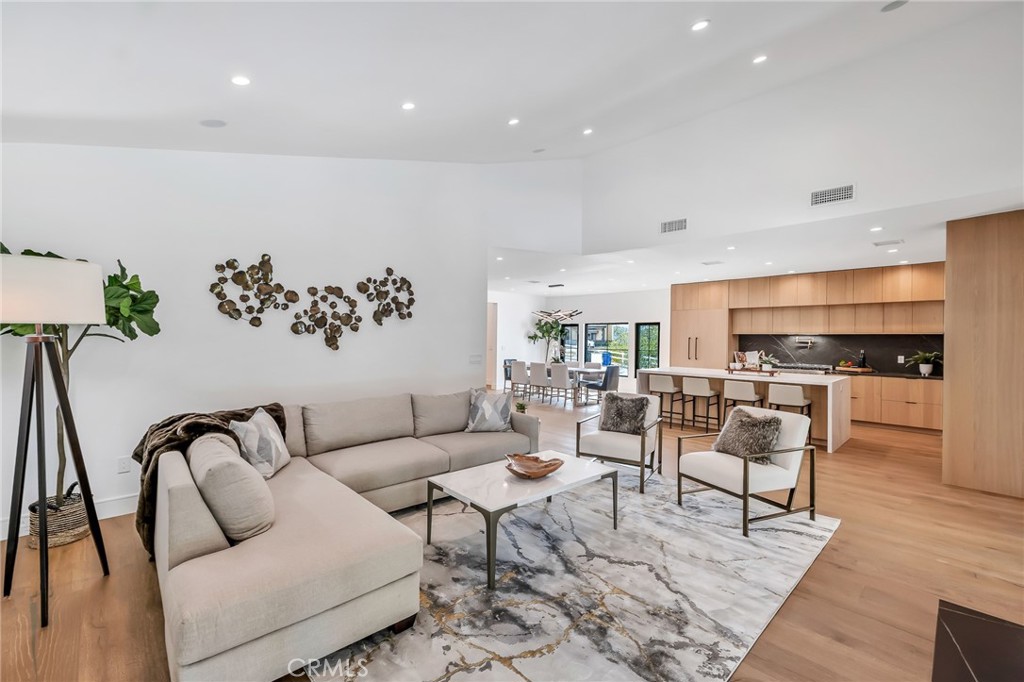 792 Gloucester Lane Thousand Oaks, CA 91362 - Photo 15 of 72 a living room with furniture