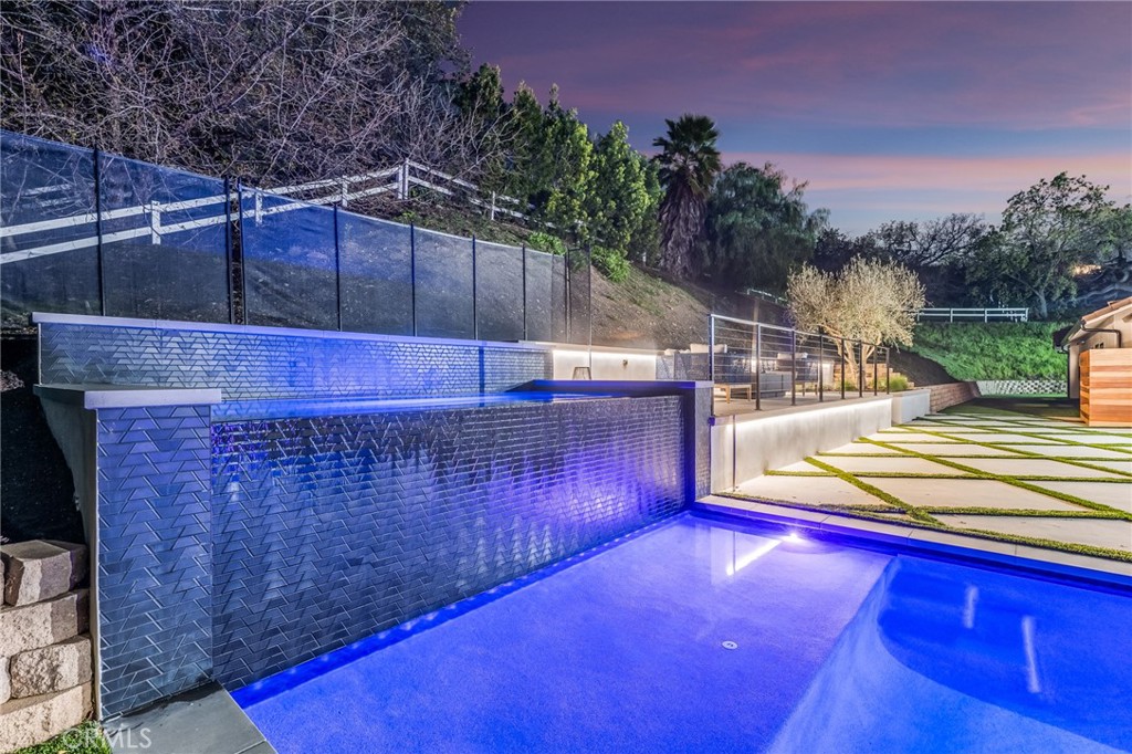 792 Gloucester Lane Thousand Oaks, CA 91362 - Photo 45 of 72 a view of a backyard with sitting area