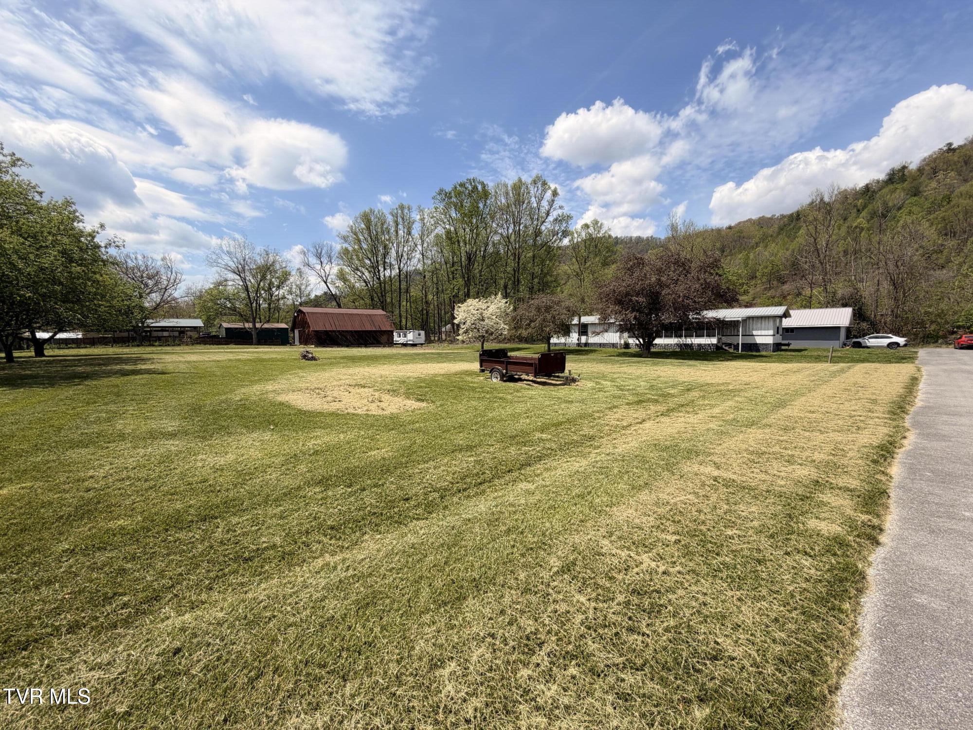 202 Bowman Road Erwin, TN 37650 - Photo 4 of 14 IMG_0220