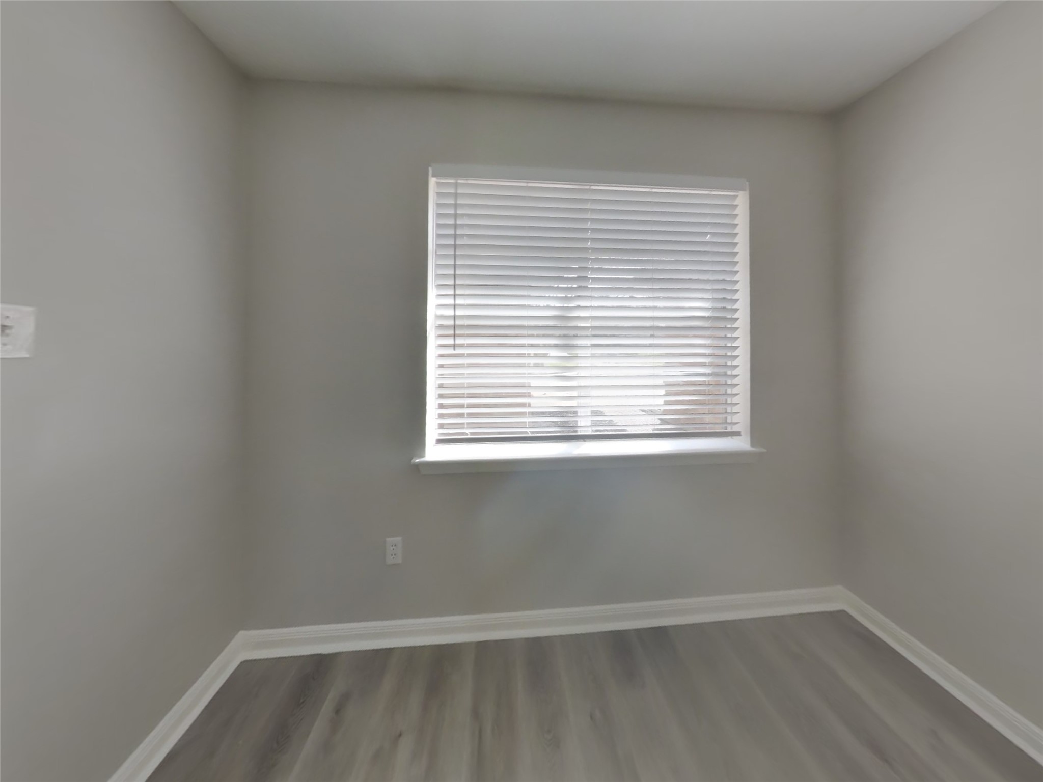 14218 Overbrook Lane Houston, TX 77077 - Photo 4 of 18 an empty room with a window