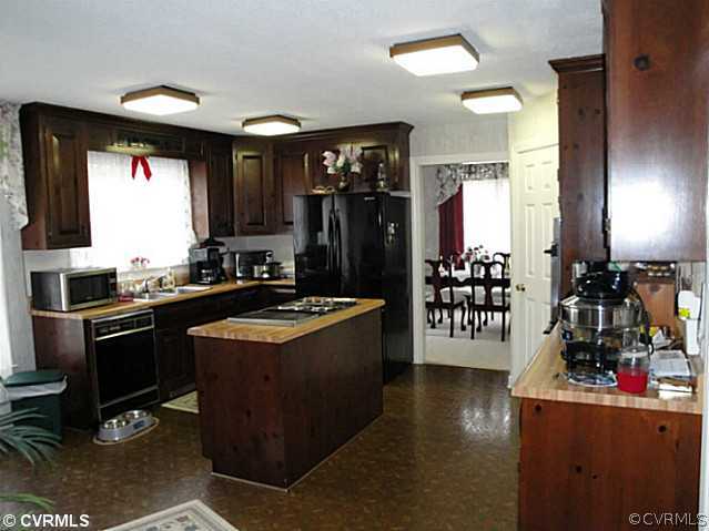 1010 Milby Town Road Shacklefords, VA 23156 - Photo 20 of 24 a kitchen with lots of counter top space