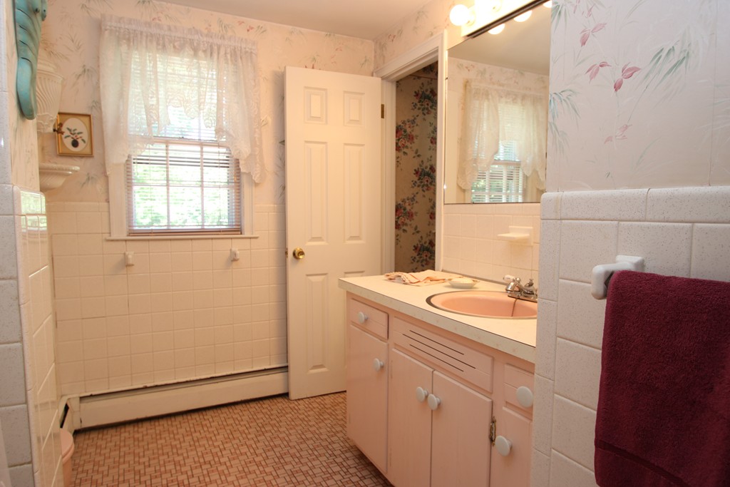 17 Reynolds Road Wakefield, MA 01880 - Photo 19 of 30 Gallery Image 19