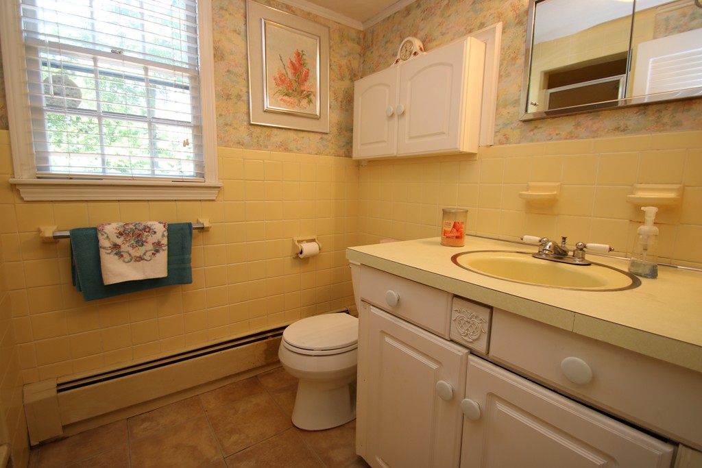 17 Reynolds Road Wakefield, MA 01880 - Photo 26 of 30 Gallery Image 26