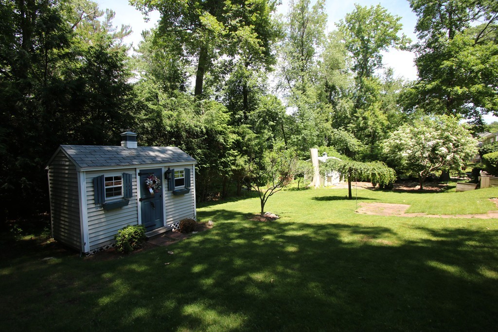 17 Reynolds Road Wakefield, MA 01880 - Photo 29 of 30 Gallery Image 29