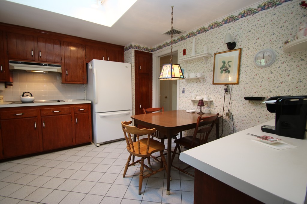 17 Reynolds Road Wakefield, MA 01880 - Photo 4 of 30 Gallery Image 4
