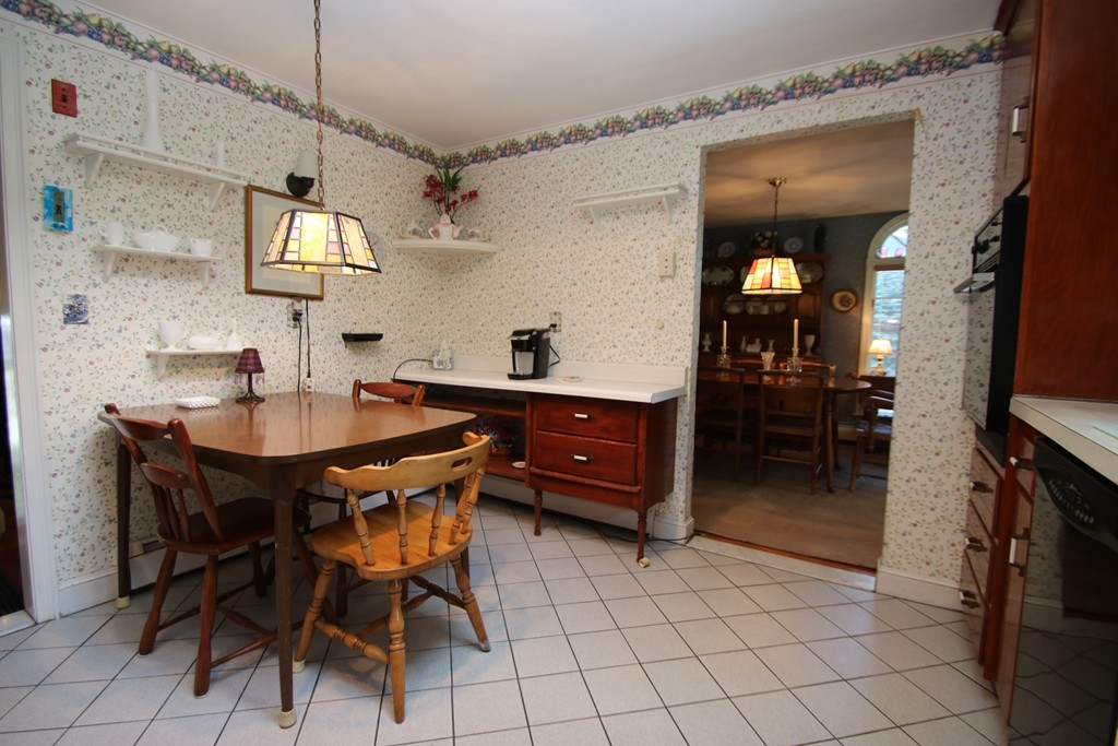 17 Reynolds Road Wakefield, MA 01880 - Photo 5 of 30 Gallery Image 5