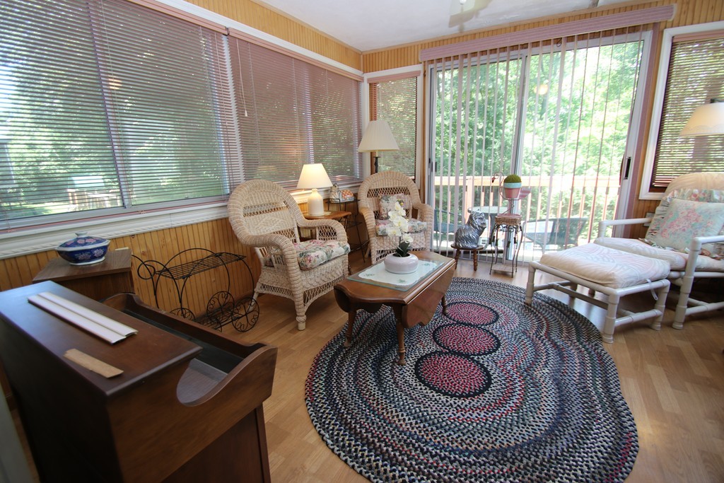 17 Reynolds Road Wakefield, MA 01880 - Photo 9 of 30 Gallery Image 9