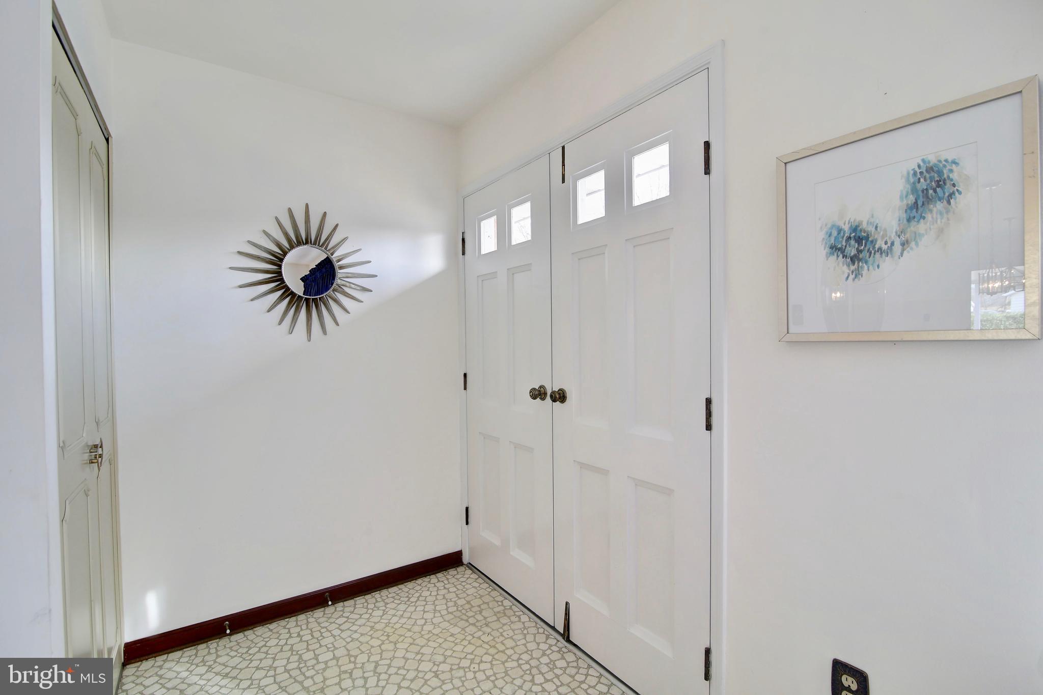 807 West Nettle Tree Road Sterling, VA 20164 - Photo 3 of 33 Gallery Image 3