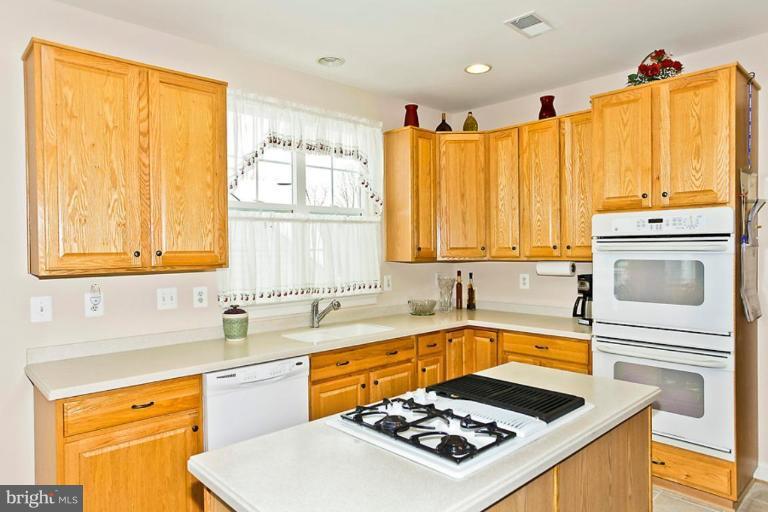 8209 Michaels Ridge Ellicott City, MD 21043 - Photo 6 of 25 Kitchen