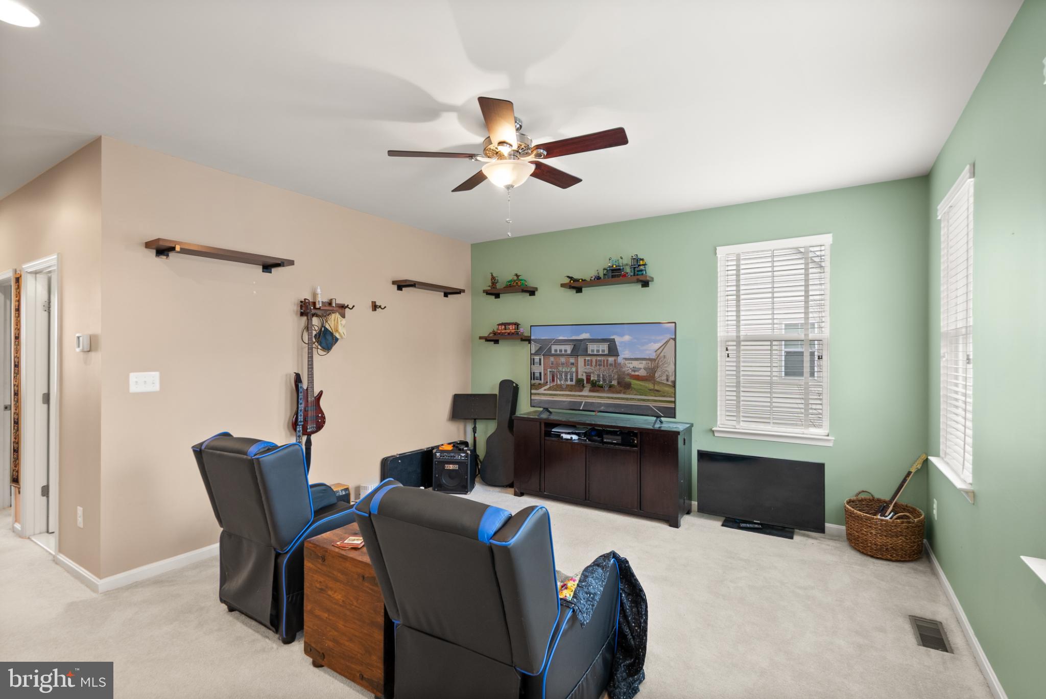 11968 Benton Lake Road Bristow, VA 20136 - Photo 21 of 52 Natural light, adjustable blinds and ceiling fan.