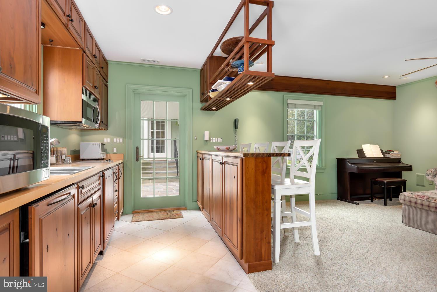 28692 Edgemere Road Easton, MD 21601 - Photo 47 of 80 Guest kitchen & breakfast bar