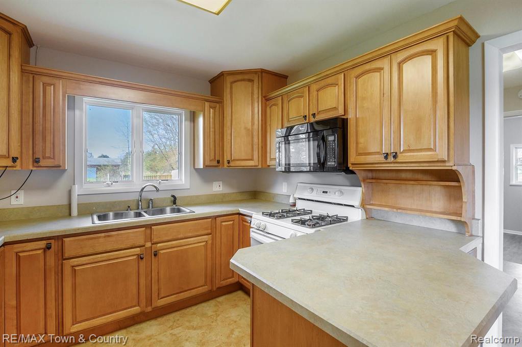 11170 Coldwater Road Flushing, MI 48433 - Photo 8 of 21