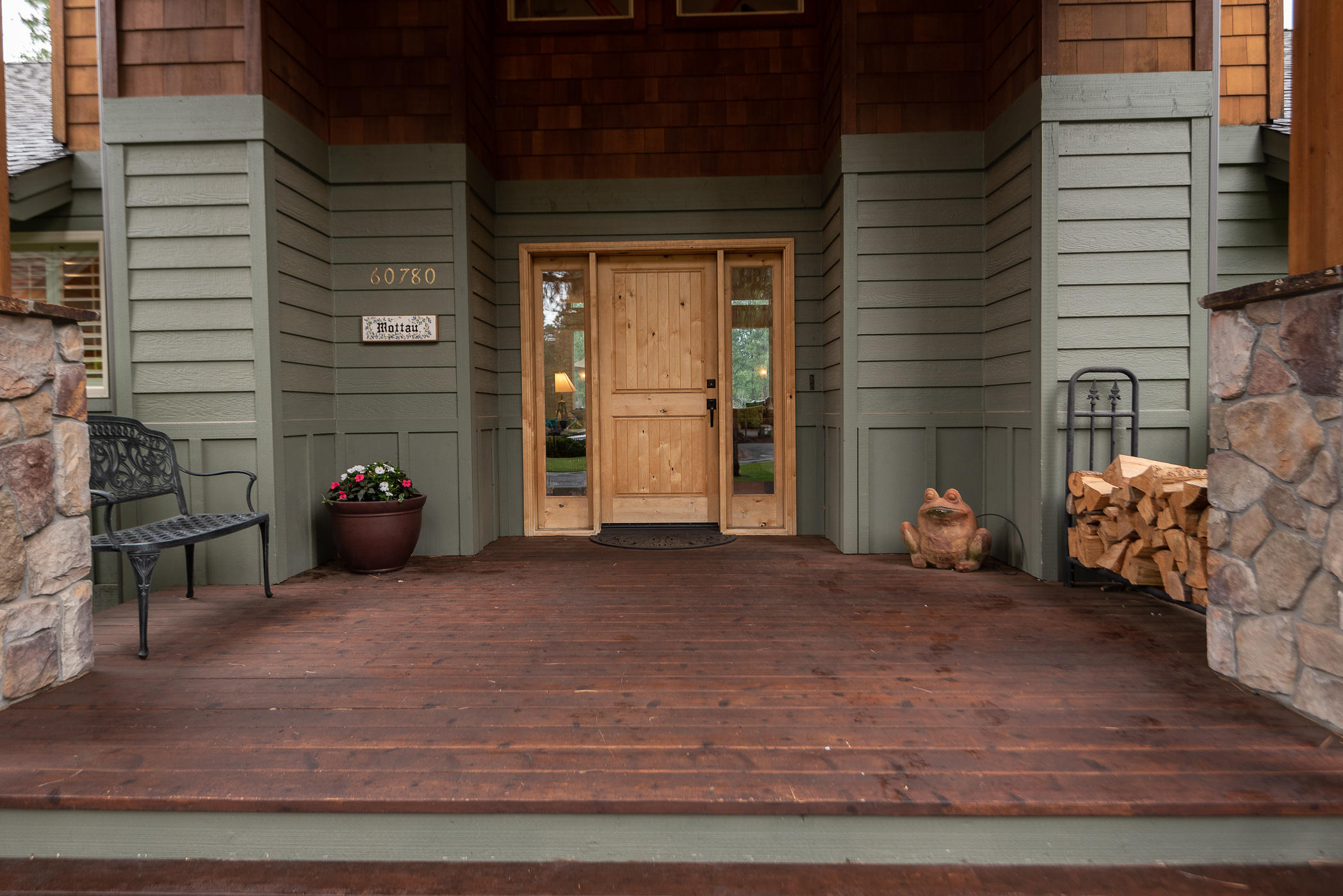 60780 Currant Way Bend, OR 97702 - Photo 4 of 34 04Ext entryCurrant_Natalie-30