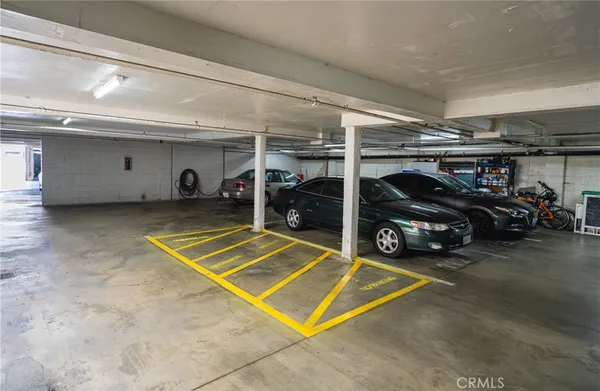 $3,999 | 14528 Avis Avenue, Unit 6, Lawndale, CA 90260