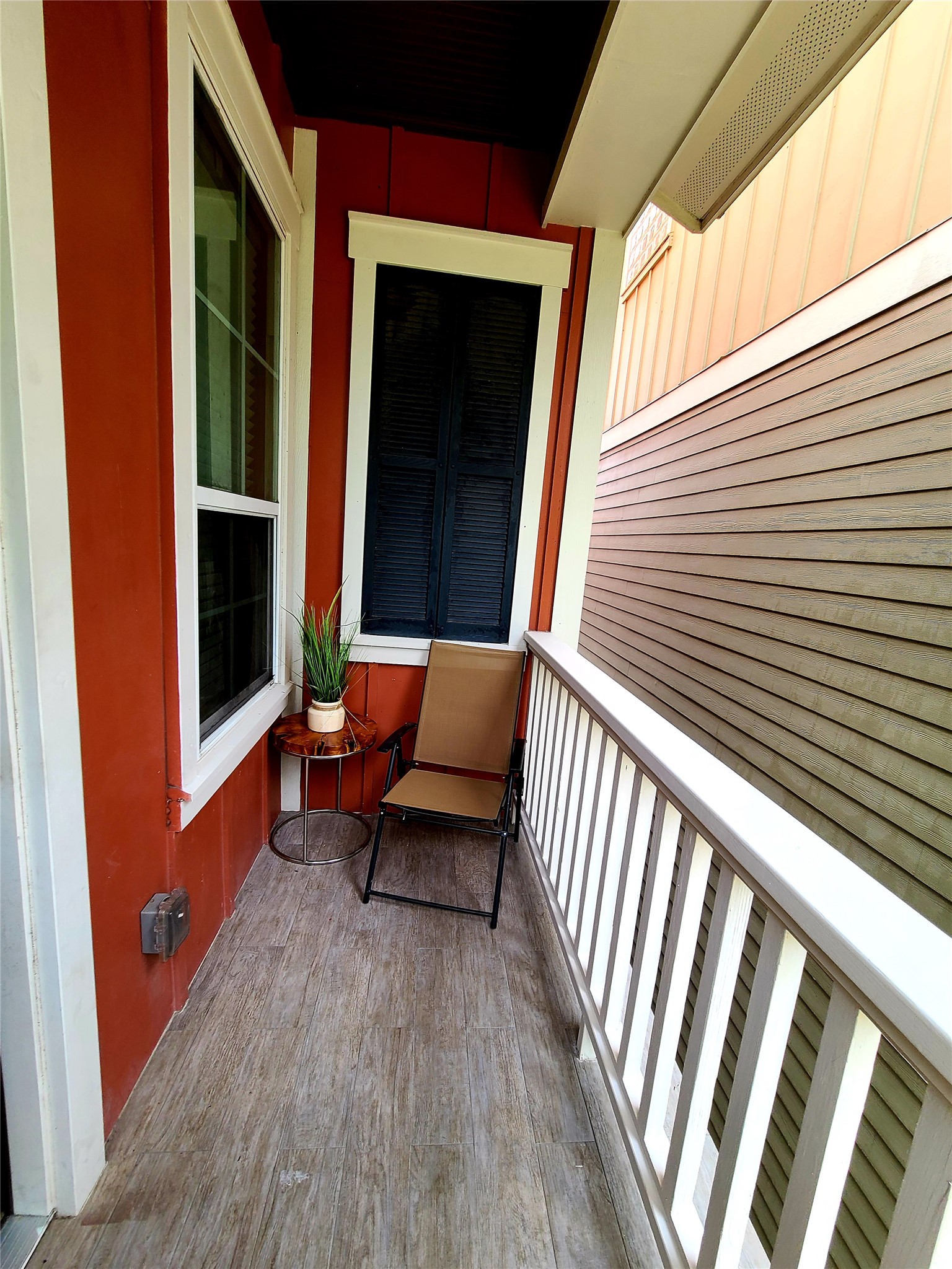 855 Mathis Street Houston, TX 77009 - Photo 11 of 28 Cozy Valcony