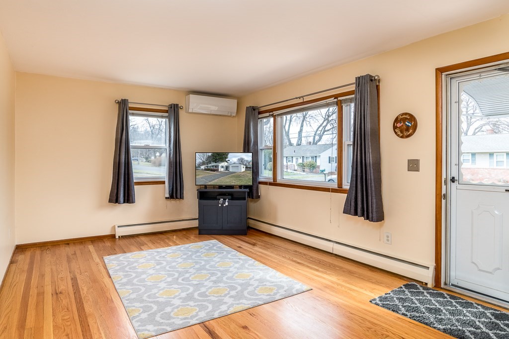 51 Ferncliff Avenue Springfield, MA 01119 - Photo 3 of 18