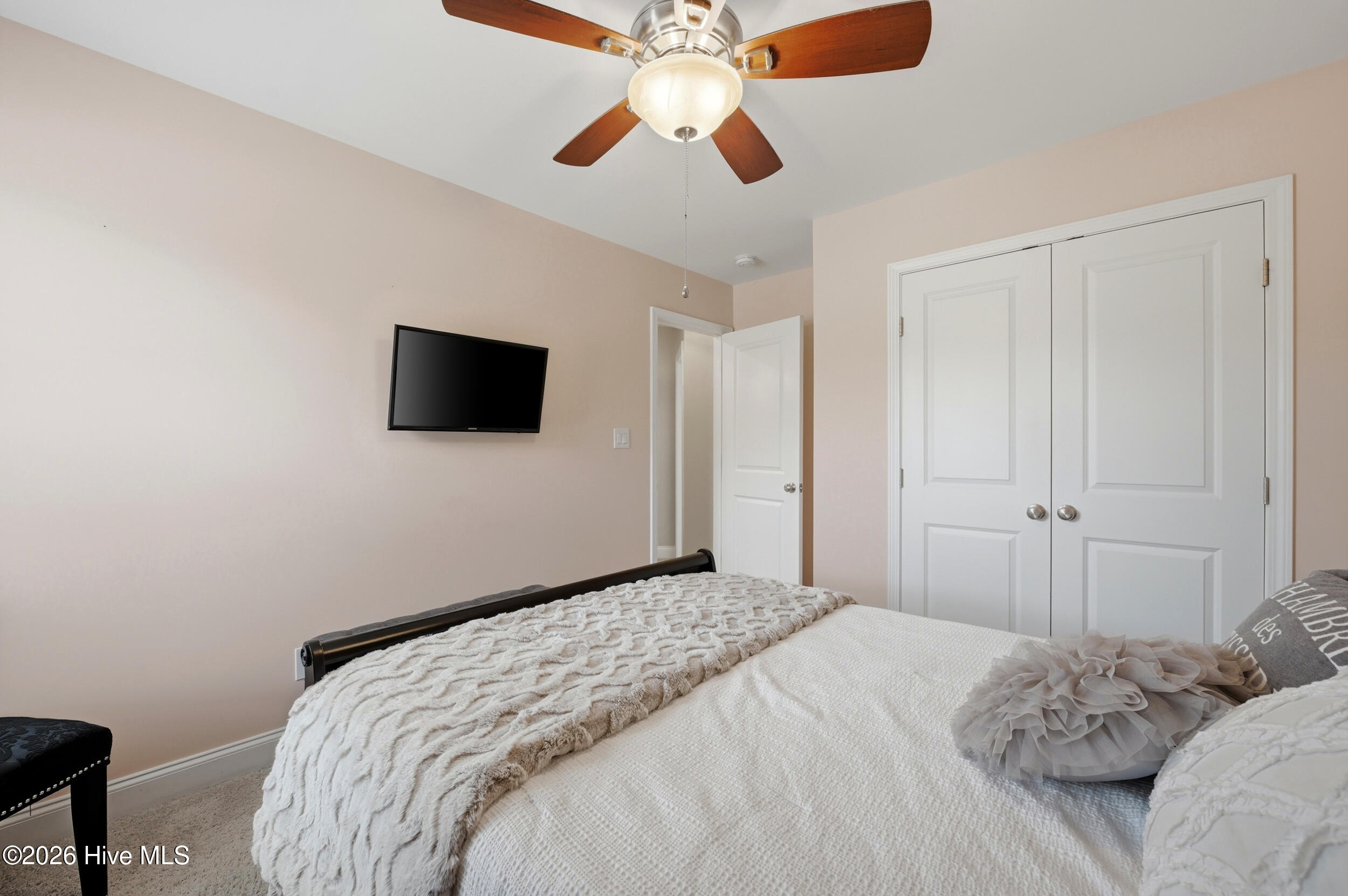 105 Gillcrest Lane Hubert, NC 28539 - Photo 19 of 33 Warm and inviting guest bed