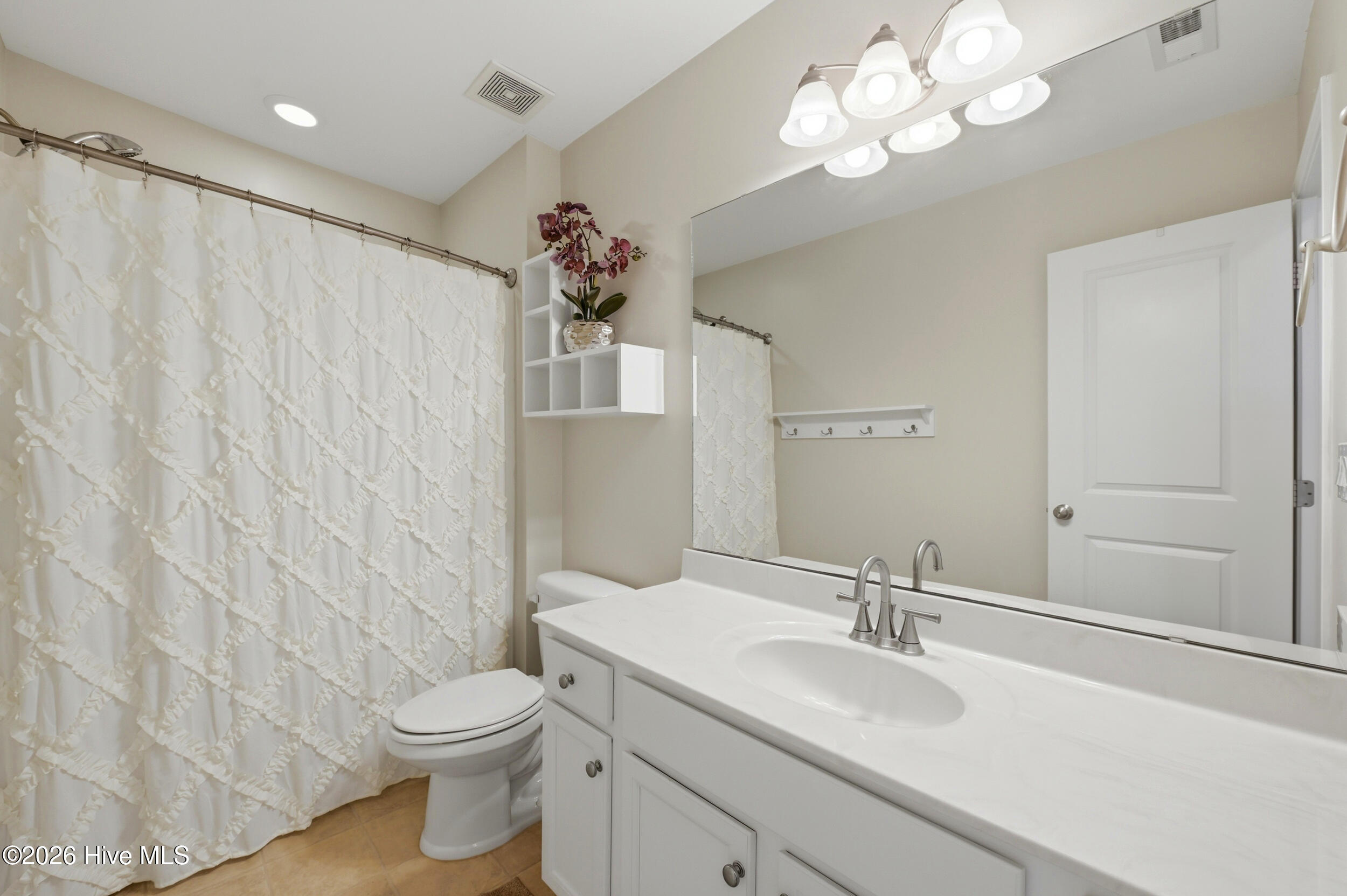 105 Gillcrest Lane Hubert, NC 28539 - Photo 20 of 33 Guest bath