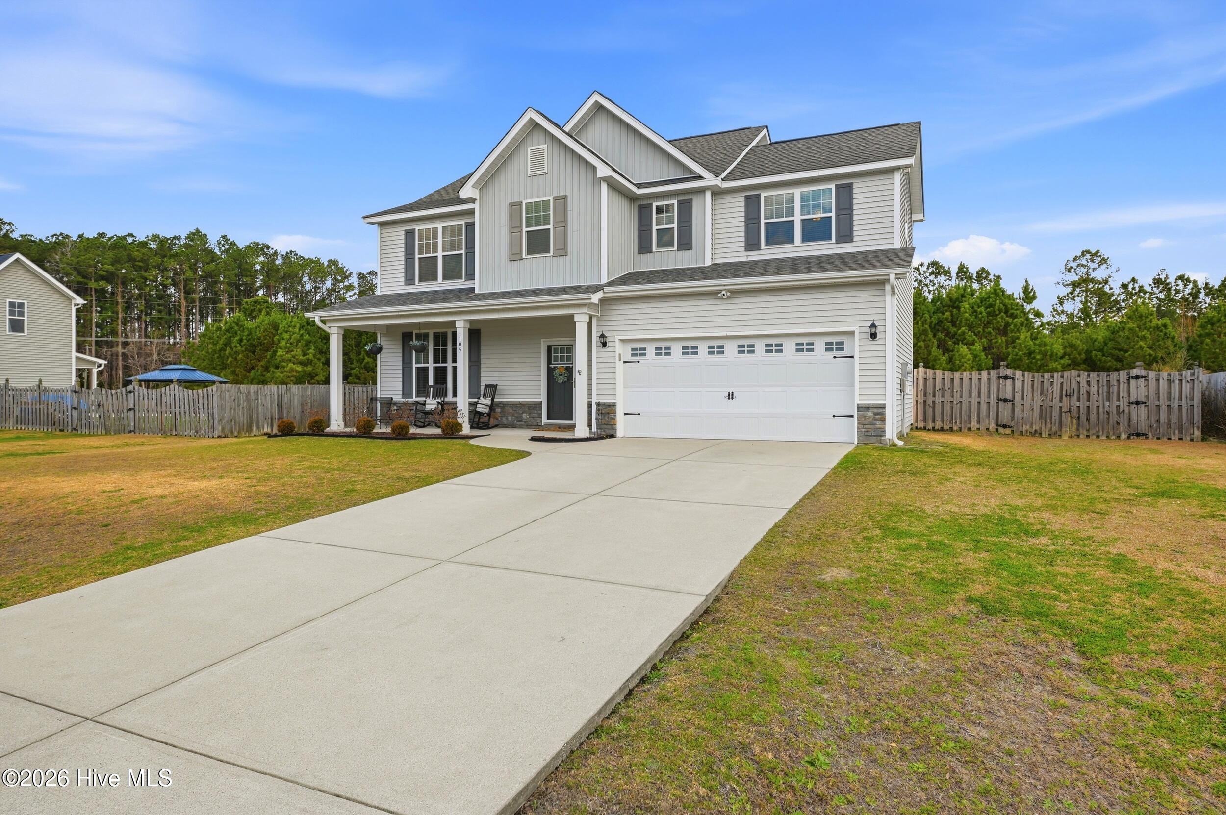 105 Gillcrest Lane Hubert, NC 28539 - Photo 2 of 33 Front of house from right