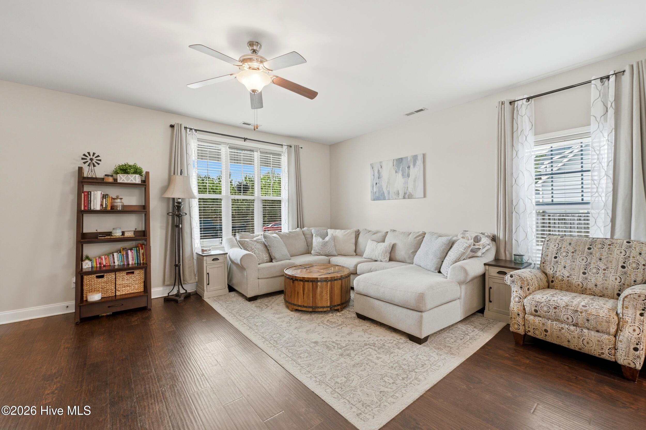 105 Gillcrest Lane Hubert, NC 28539 - Photo 4 of 33 Cozy living room