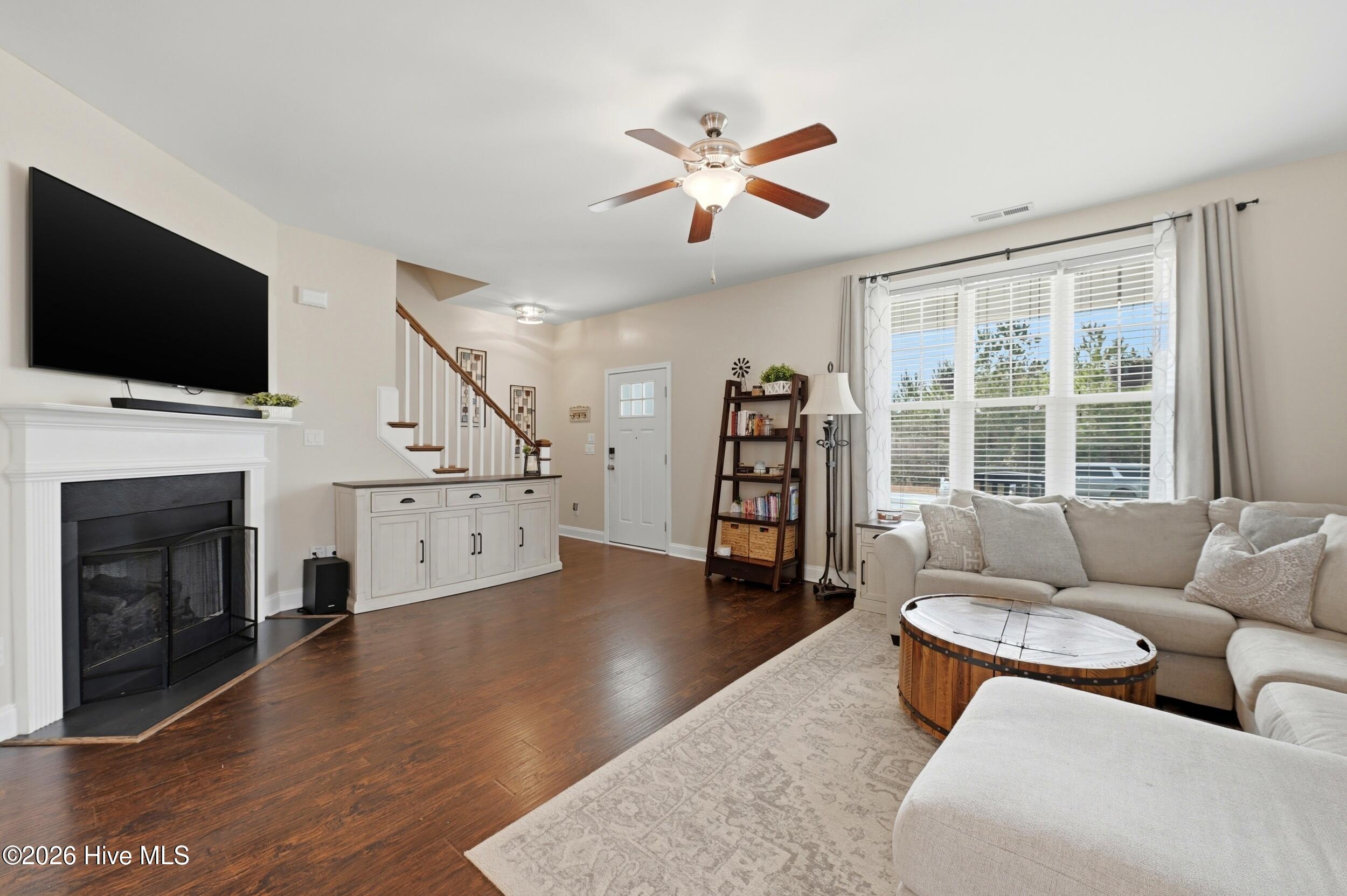 105 Gillcrest Lane Hubert, NC 28539 - Photo 5 of 33 Cozy living room