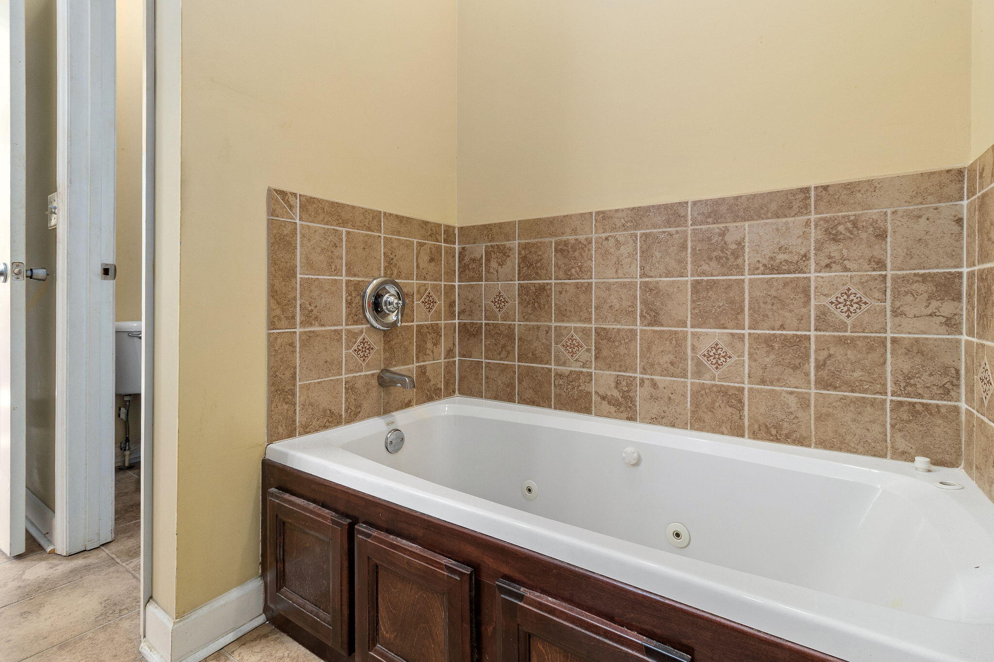 411 West 2nd Street Jasper, TN 37347 - Photo 20 of 42 Primary Suite whirlpool tub