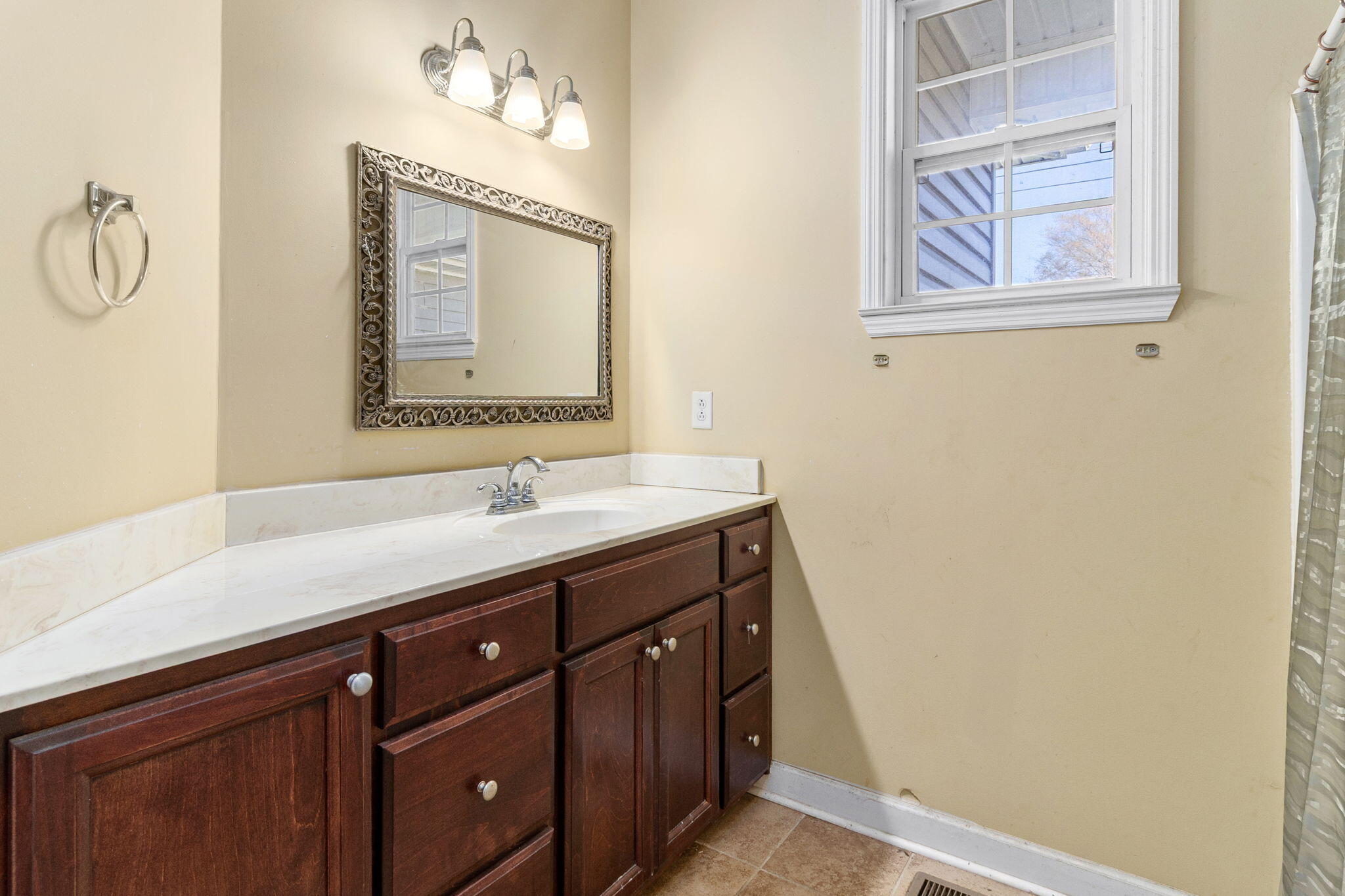 411 West 2nd Street Jasper, TN 37347 - Photo 27 of 42 full hallway bath