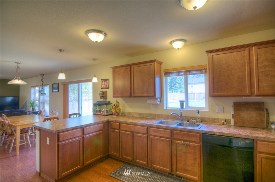 403 Raintree Loop Court Southeast Rainier, WA 98576 - Photo 6 of 23 Gallery Image 6