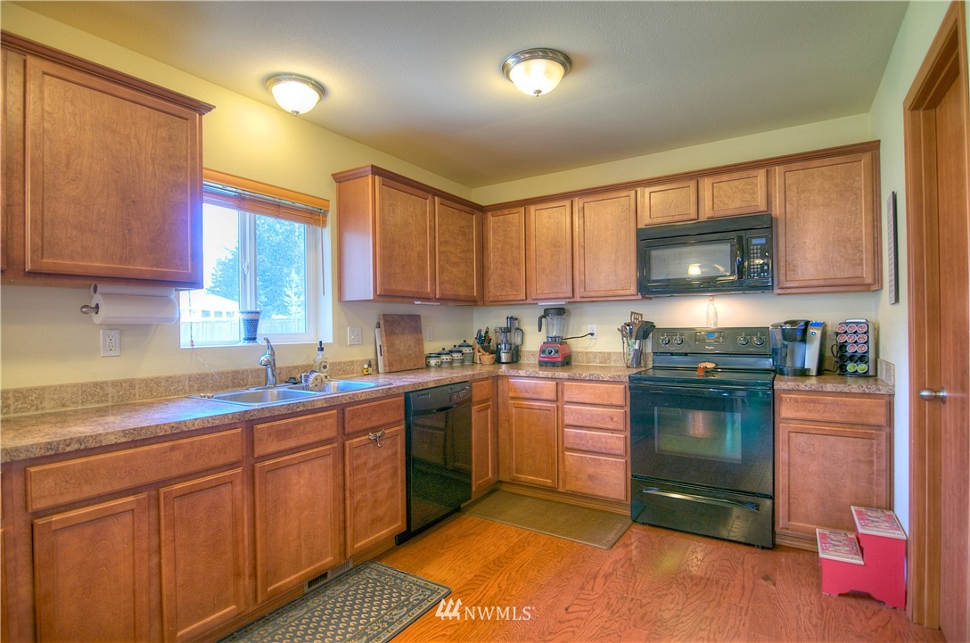 403 Raintree Loop Court Southeast Rainier, WA 98576 - Photo 8 of 23 Gallery Image 8