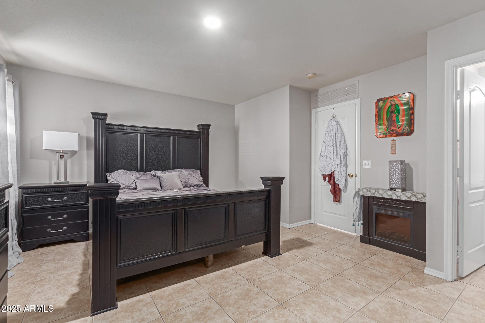 2602 West Roeser Road Phoenix, AZ 85041 - Photo 8 of 16 12 - Roeser
