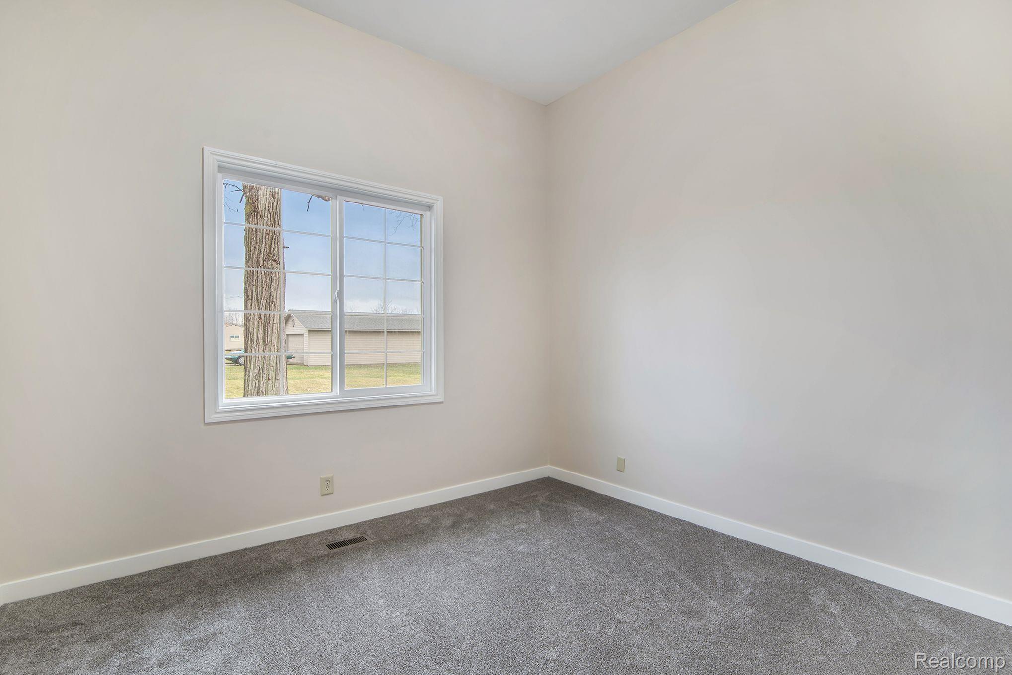 6785 Dutch Road Saginaw, MI 48609 - Photo 16 of 34